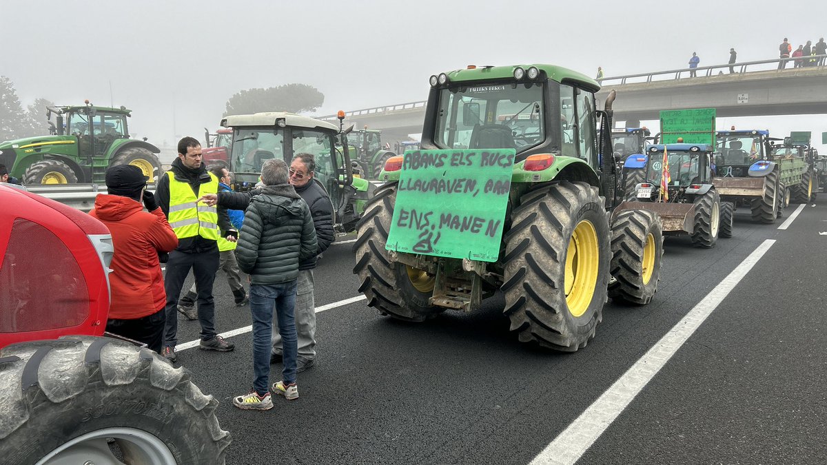 ComarquesPonent's tweet image. Massiva resposta del sector agroalimentari lleidatà en el primer dia d’aturades #6F #Lluita #Reivindicacions