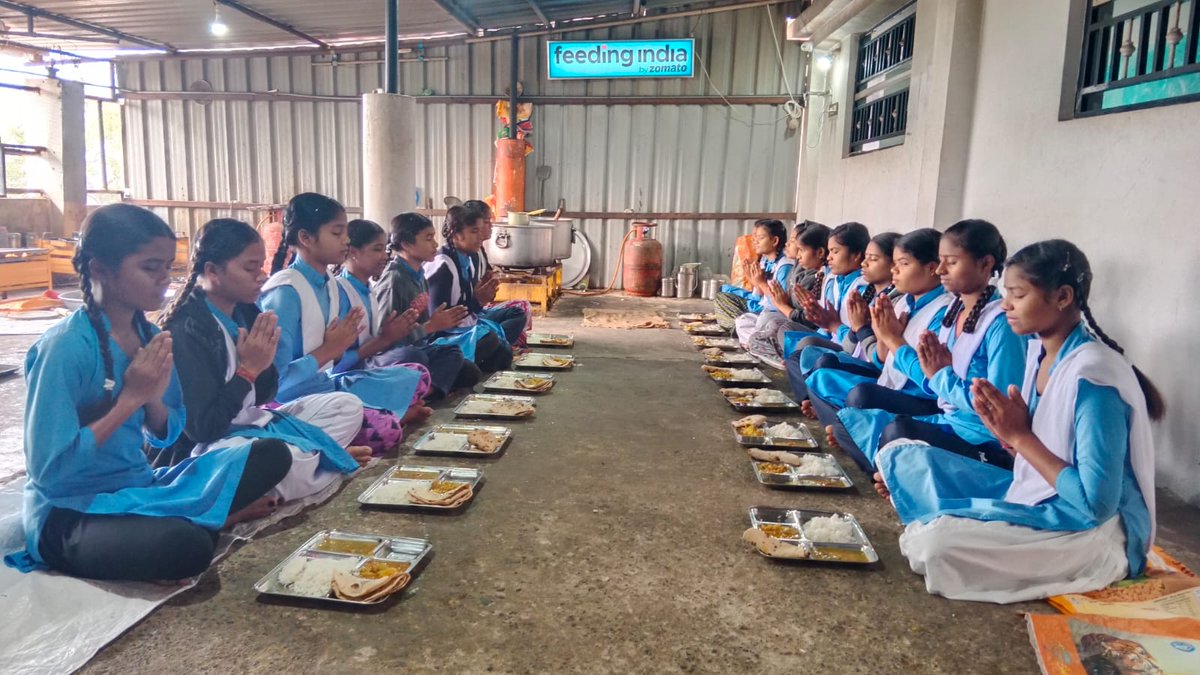 ParivaarRES's tweet photo. We are thankful to Feeding India for their valuable support in nourishing the children of Parivaar boys' and  girls' hostel located in Mandla district of Madhya Pradesh.

#parivaar_residentials #FeedingIndia #DailyFeedingProgramFI #ChildNutrition https://t.co/LLNX9rkLDA