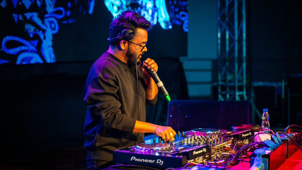 GITAMUniversity's tweet photo. Day 2 at Shore Fest: EDM magic with Lost Stories-Sunburn and CodeOne set the stage on fire! 🎉 Energetic crowd, cultural clashes, sports showdowns, and hackathon hustle added dynamic vibes. 🔥💃🏆 #ShoreFest #EDM #LostStoriesSunburn #CodeOne #FunVibes https://t.co/Gz4r4Xltzn