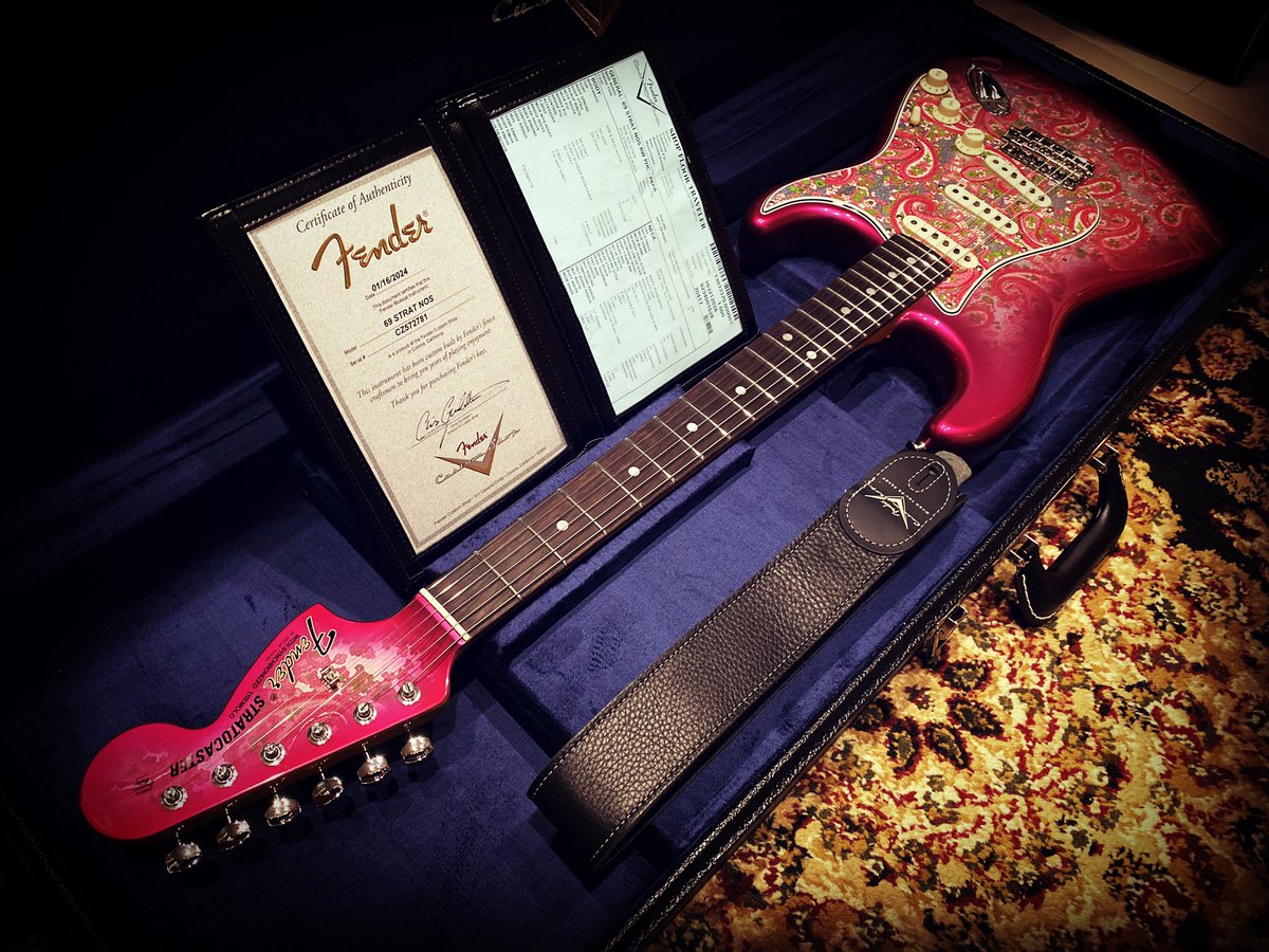 my new gear…

Fender Custom Shop
1969 Stratocaster NOS
Pink Paisley Matching Head!!!

長らく待ち望んでいたラージヘッド・ピンクペイズリー・マッチングヘッドのストラトを遂に手に入れる事ができました
正に夢のギター…

#mynewgear
#FenderCustomShop