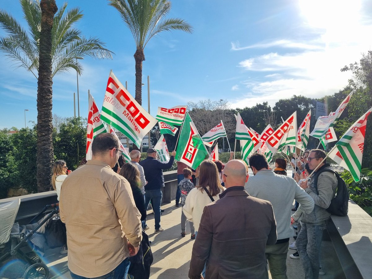 fscCCOOma's tweet photo. 🗣Concentración CioMijas hoy contra los recortes salariales y por un servicio público de calidad. https://t.co/ZVB9l16hd4