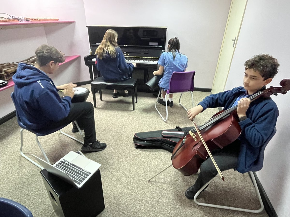 It is wonderful to see our #StChrisYr8 musicians bringing their instruments into their Music lessons for their Arabic composition project! 8D’s compositions are sounding superb so far 👏 

#StChrisMusic 🎵💕
