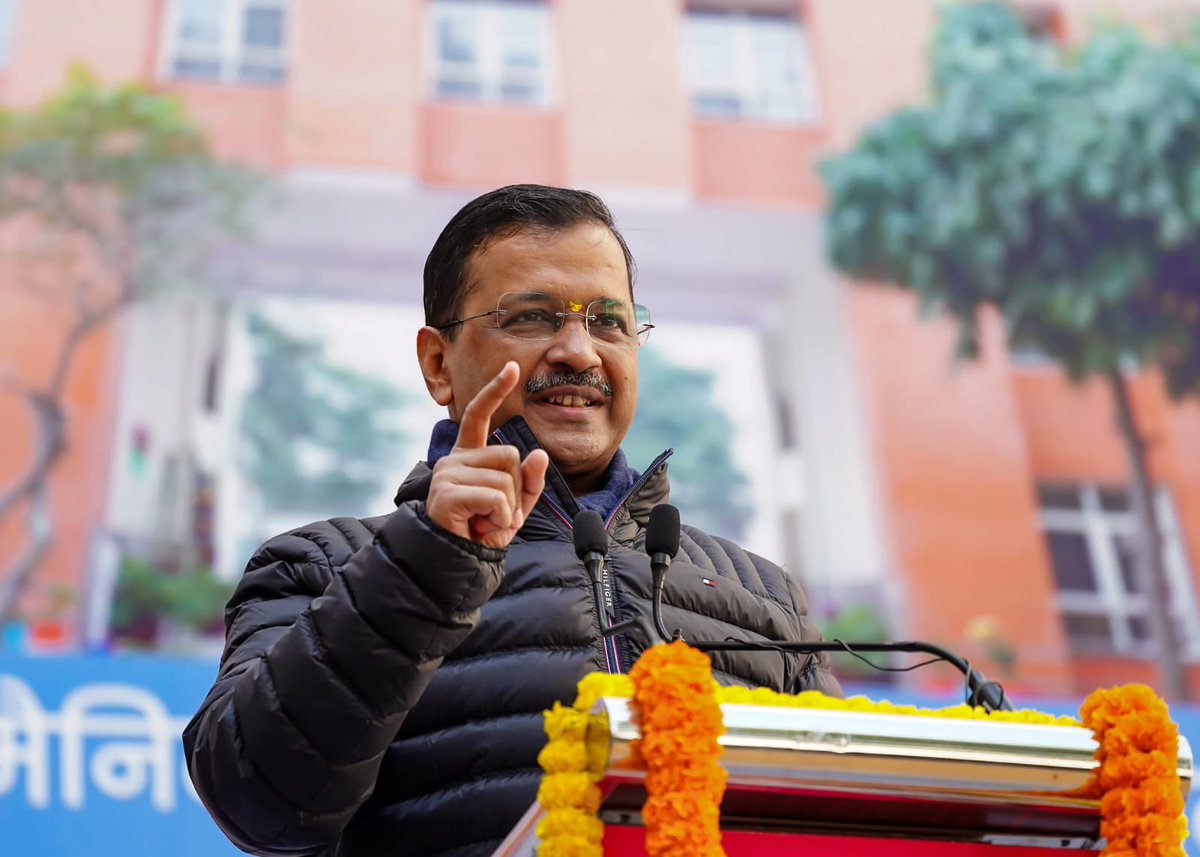 AtishiAAP's tweet photo. वो हमें परेशान करते रहेंगे,
हम काम करते रहेंगे।

आज @arvindKejriwal जी ने पश्चिम विहार में एक नए स्कूल भवन का उद्घाटन किया है; जहां STEM और Humanities के विषयों में Specialised, वर्ल्ड-क्लास शिक्षा दी जाएगी।

54 Classrooms, multipurpose hall, शानदार Labs और Libraries.. ज़रा देखिए, हमारे बच्चों का नया स्कूल कितना खूबसूरत है!