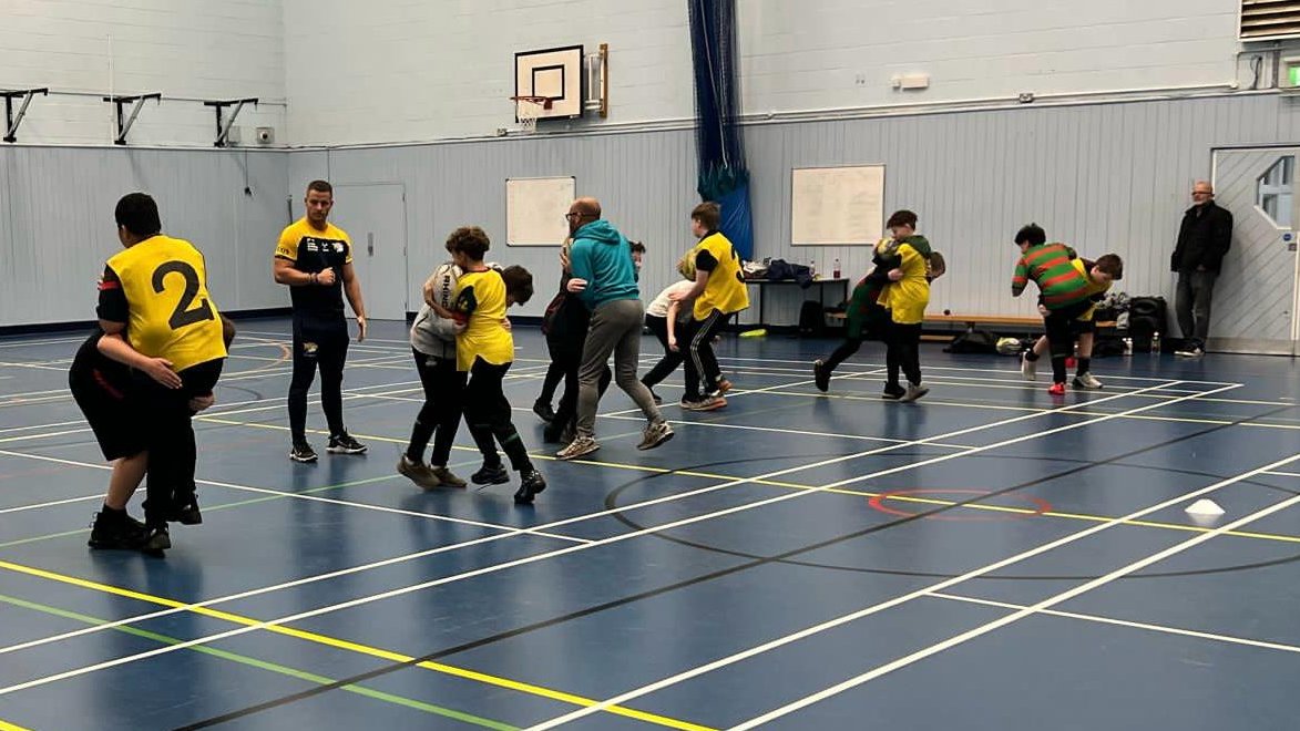 Another successful coach development evening led by the Foundation🙌 

Community club coaches delved into RTP coaching moderation, gearing up for the Boys Y10 &amp; 11 programme💪

🚗 Across the M62, 13 coaches joined our Tackle Safe Workshop, with help from the <a href="/WaterheadARLFC/">Waterhead Warriors</a> U12s!