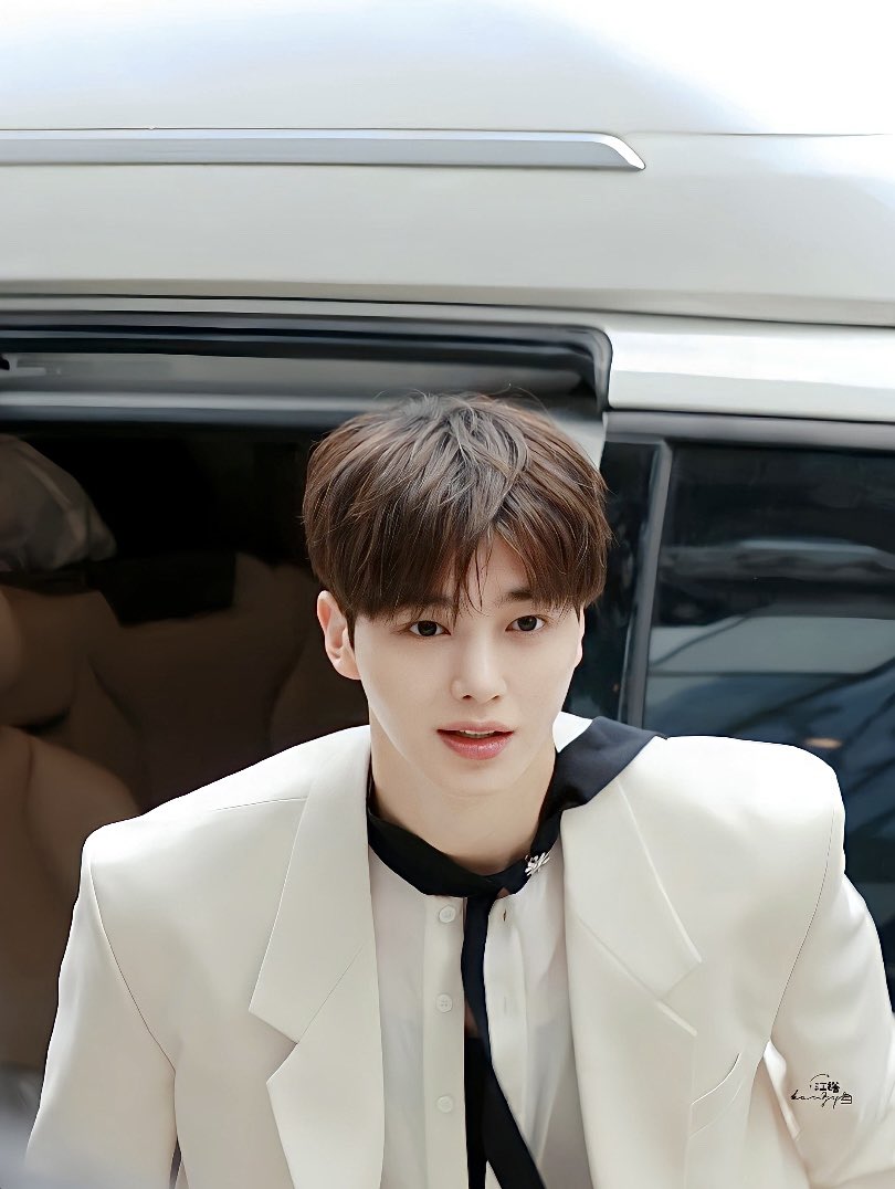 krystal_anne88's tweet photo. I must say that even though KangYoo Bar only started working today &amp; rush things… they still did a good job. Their photos &amp; videos of Kang are of good quality! Excited to see the video &amp; photos they’ll take of Yoojung during her event too. 🥰#SongKang https://t.co/Mx8jLyJ8Gm