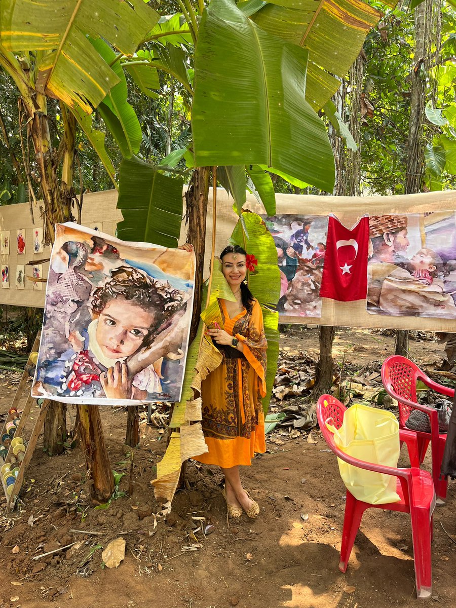 Her yerde sergi açtım ama büyük bir yağmur ormanında ilk defa  hintli küratörüm vasu  ve 100 sanatçı toplam 50 ülke bugün savaş deprem maduru çocuklar için hindistanda sergideyiz…#çocuklarölmesin #DepremiUnutma #india #başakkökalan
