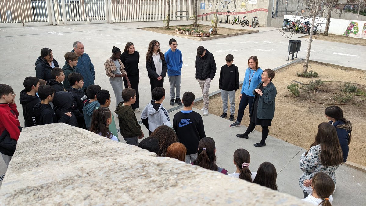 ielesvinyes's tweet photo. Avui rebem encantats els nois i noies de 6è de primària de @ElsArenys i de @Escola_Benviure per conèixer el nostre projecte educatiu. #PPOO https://t.co/7ugRZCPm3C