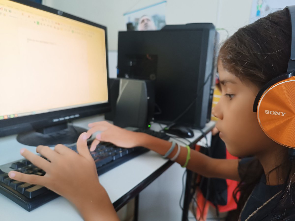 Más que un centro tecnológico, Infocentro es un espacio de encuentro, aprendizaje y transformación. En las comunidades, Infocentro se convierte en un faro de conocimiento, donde todas las personas, sin importar su edad o condición social, tienen la oportunidad... 🧵