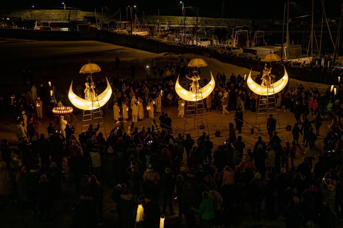 Great involvement in Brigid in Balbriggan procession yesterday ending on the beachfront at the viaduct arches. Ag ceiliúradh Lá Fhéile Bríde i mBaile Brigín Celebrating #StBrigidsDay in Balbriggan Supported by @creativeirl @fingalcoco organised by Community Wellness Ireland