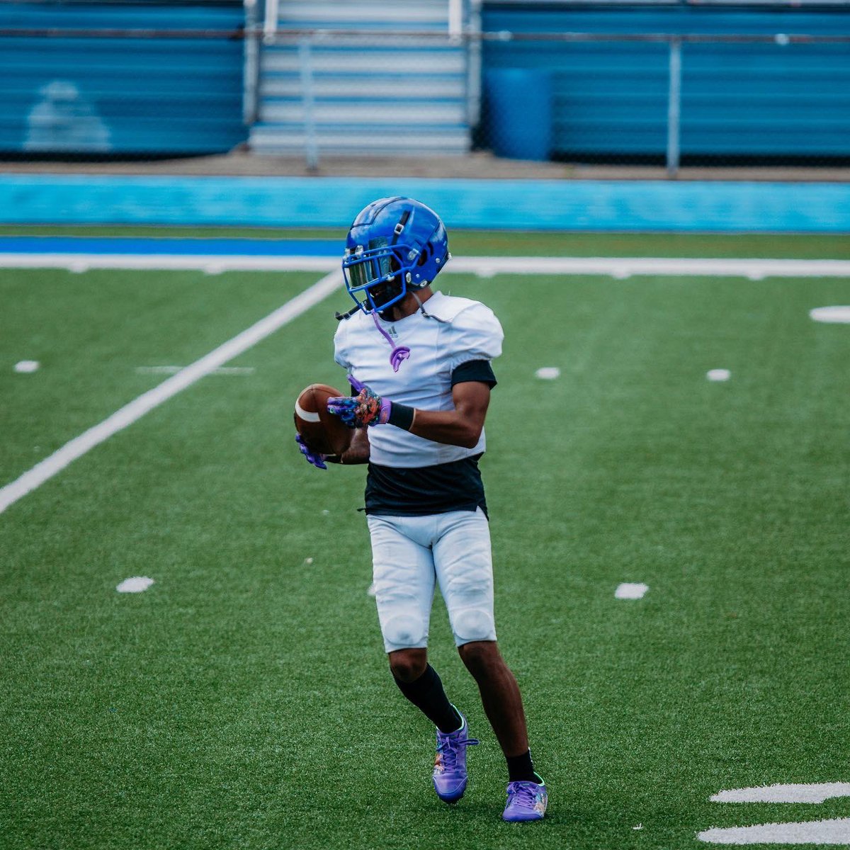 TAP IN‼️
Solo Buggs
170LB
5’11
3.3 GPA
Ps: ATH
Still looking for somewhere to call home📲

hudl.com/v/2NNEjh