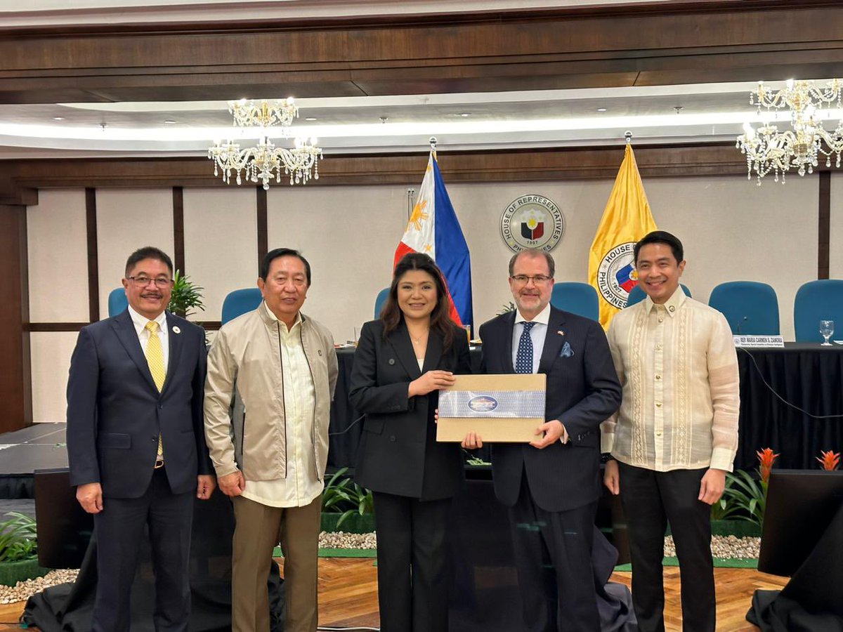 AmbDBHartman's tweet photo. Thrilled to be back in the Philippine House of Representatives today for a wide-ranging discussion on how #Canada is delivering on our Indo-Pacific Strategy commitments during our landmark 75th anniversary of diplomatic relations. Lots of good work to do!
🇨🇦🤝🇵🇭 https://t.co/Z9zWHAFXtD
