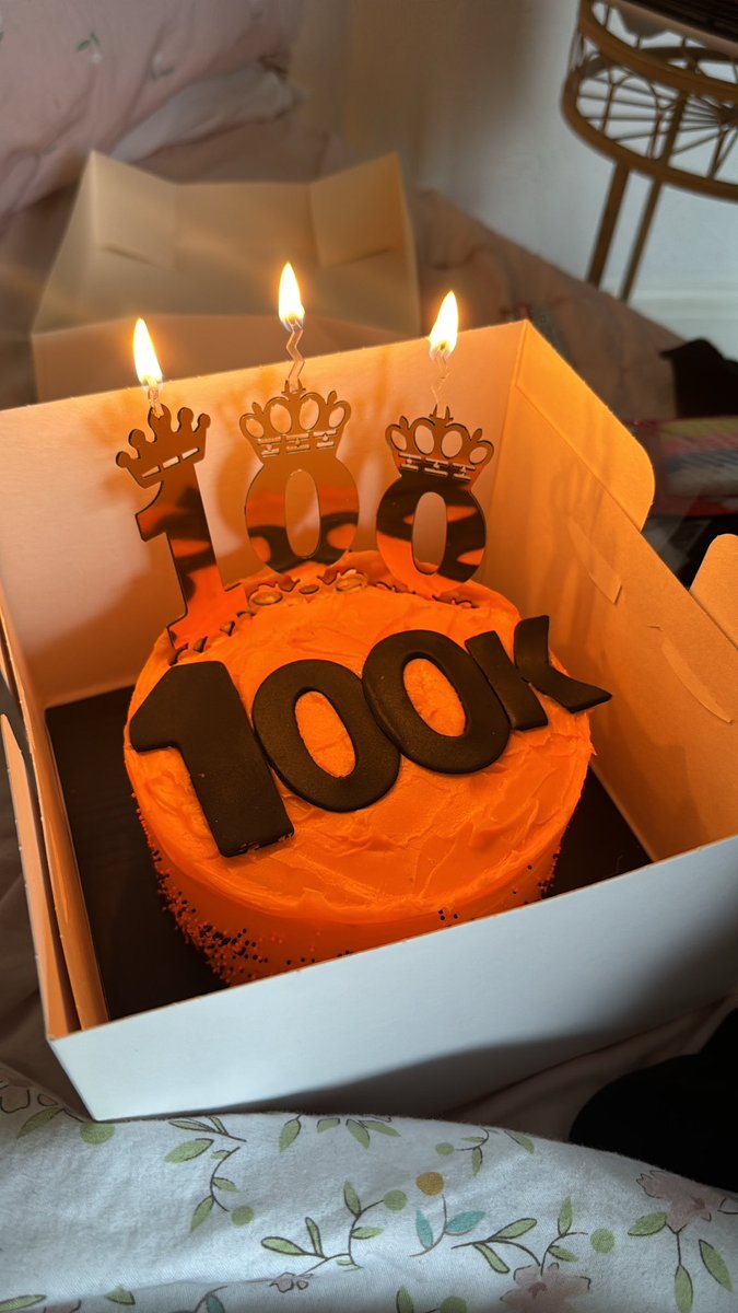 just got surprised with this cake for hitting 100k subs on PH 😭😭