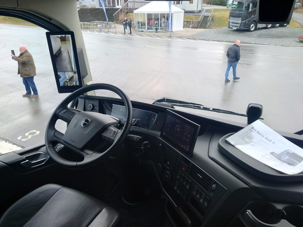 Truck & Driver tweet media