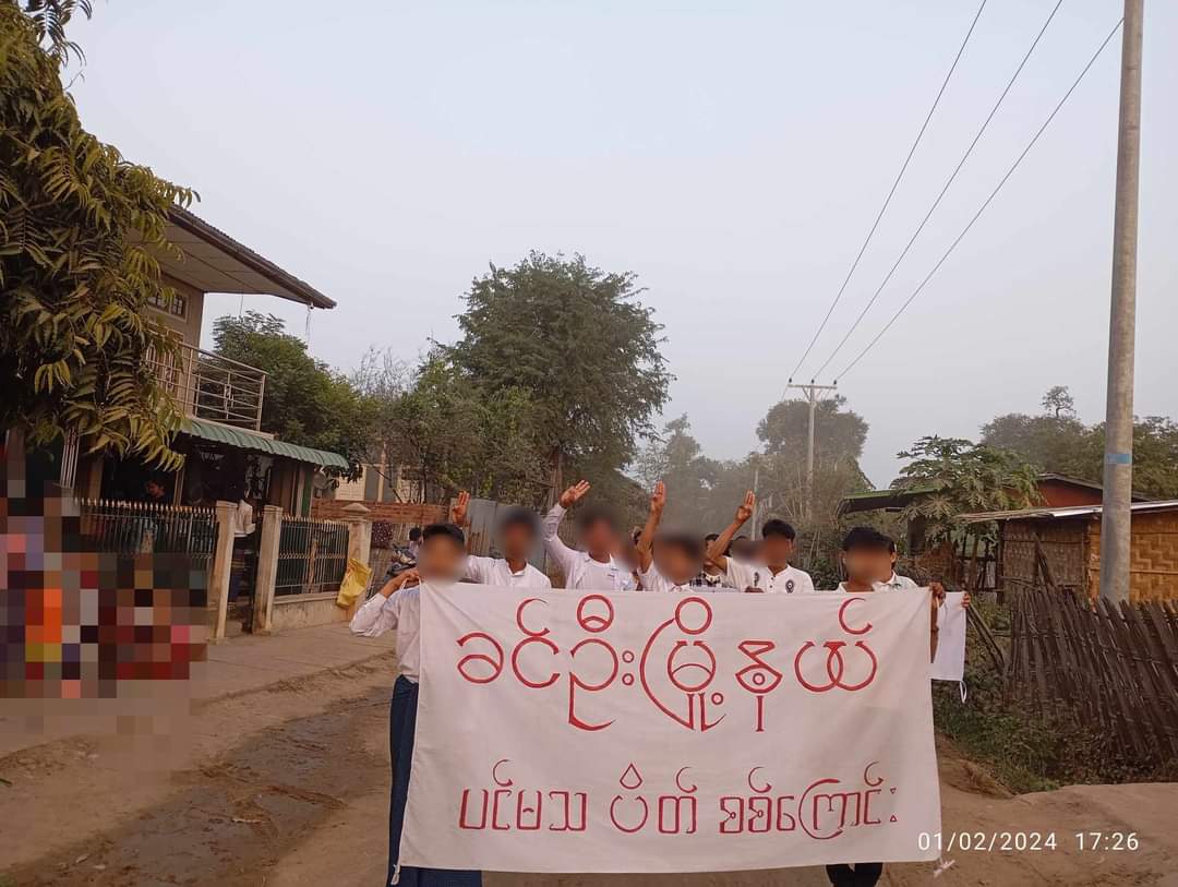 naingnaingaung's tweet photo. On Feb 1 in Sagaing Region, residents of a village in Khin-U Township actively participated in the #WhiteCampaign to observe the third anniversary of the military coup.
#SpringRevolution_3rdAnniversary
#2024Feb6Coup
#WhatsHappeningInMyanmar https://t.co/VOlsthEHCv