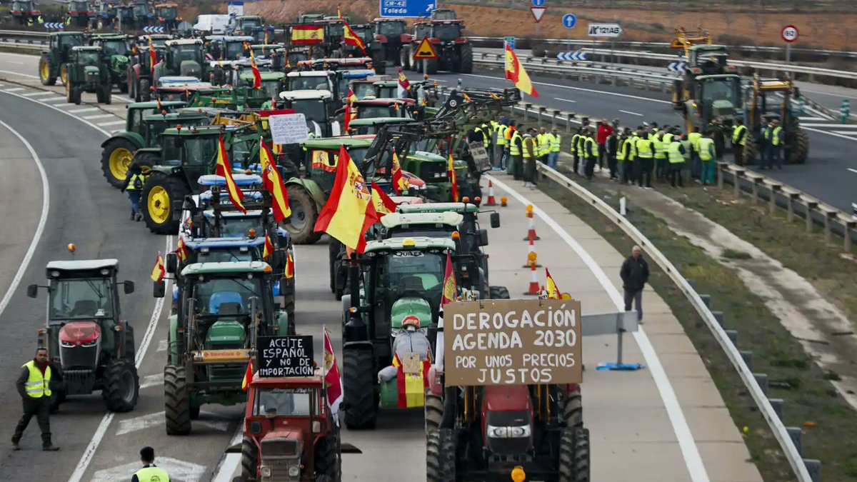 🔴 ÚLTIMA HORA | Los agricultores valoran dirigir la tractorada a Ferraz y protestar frente a la sede del PSOE.
