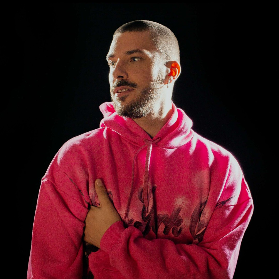 Félicitations à @samtiba pour la composition de la BO de la série documentaire 'Merci Internet', qui retrace l'évolution de Squeezie sur YouTube 🎥

Réalisés par Théodore Bonnet et Laura Diaz, les 5 épisodes sont disponibles sur Prime Video ! 

🤝 @savoirfairecie