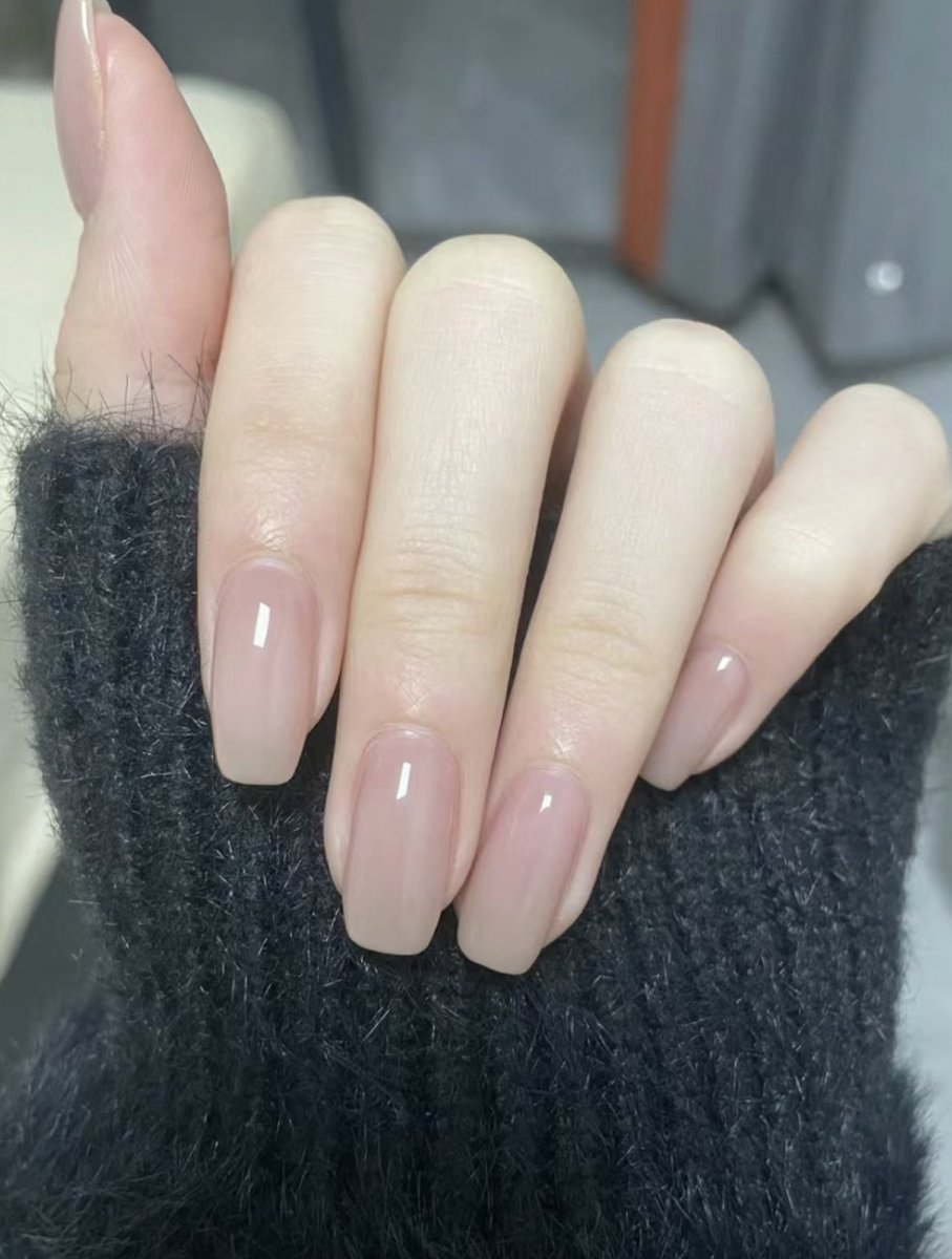 wan_hello_'s tweet photo. 長すぎない少し丸みのあるスクエアで、ピンクベージュがいちばん好きかな。 https://t.co/XcB4Q9OwTW