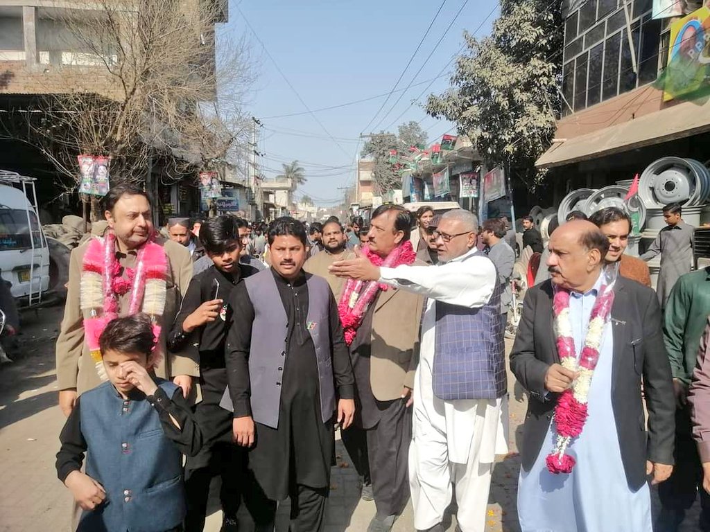 TasneemQureshii's tweet photo. سرگودھا: تسنیم احمد قریشی
سابق وزیر مملکت/ پاکستان پیپلزپارٹی کے نامزد امیدوار برائے قومی اسمبلی حلقہ NA-84 کی عام انتخابات کے حوالے سے ٹریکٹر مارکیٹ پہنچنے پر تاجر برادری کی جانب سے والہانہ استقبال
#Sargodha
#NA_84
#VoteForTeer
#Elections2024 https://t.co/b4r5SQErwM