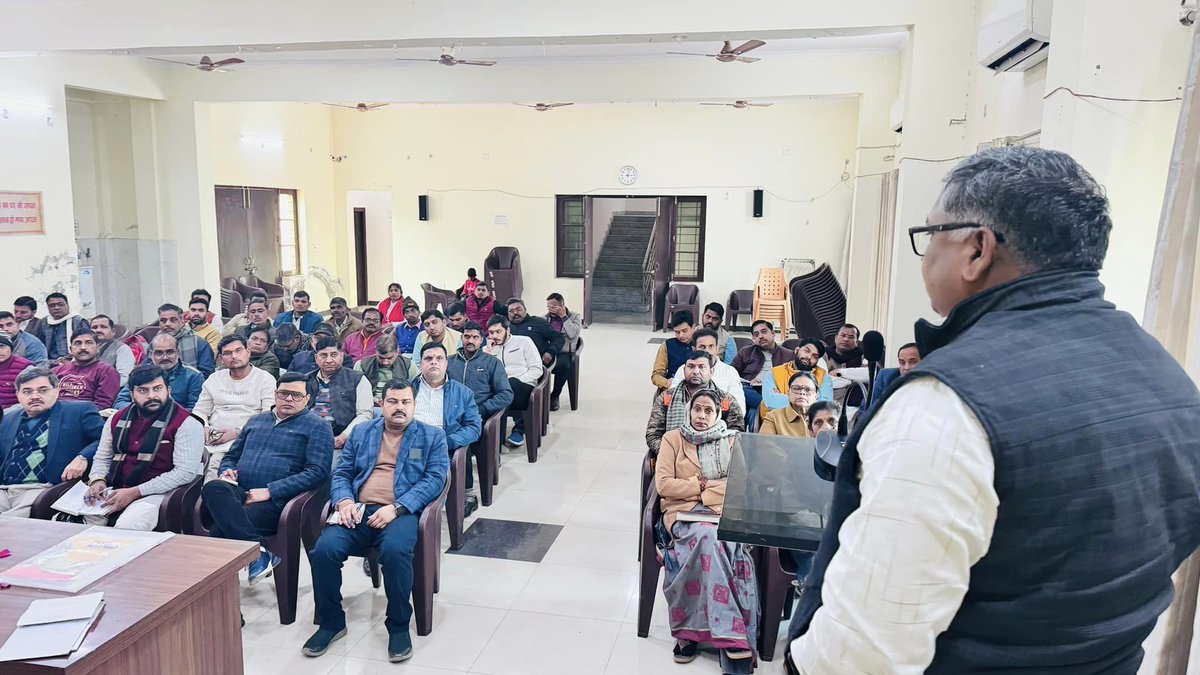 आज "शक्ति वंदन अभियान (स्वयं सहायता समूह एवं एनजीओ संपर्क) के निमित्त संगठनात्मक जिला #आँवला की ज़िला कार्यशाला को संबोधित किया ।

<a href="/narendramodi/">Narendra Modi</a> <a href="/myogiadityanath/">Yogi Adityanath</a> <a href="/JPNadda/">Jagat Prakash Nadda</a> <a href="/Bhupendraupbjp/">Bhupendra Singh Chaudhary</a> <a href="/BJP4India/">BJP</a> <a href="/BJP4UP/">BJP Uttar Pradesh</a>