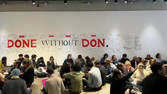 Hundreds of students at the Bartlett School of Architecture have staged a protest after a ‘well-known and loved’ security guard was moved away from the position he has worked in for many years bit.ly/485oQEK