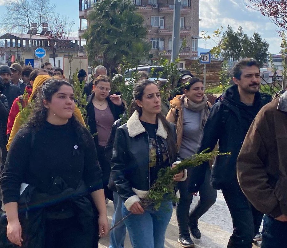 Unutmayacağız, affetmeyeceğiz
Hesap soracağız!

Hatay Defne’de Sinanlı Yolçatı’dan yürüyüşe başladık. #6subat2023