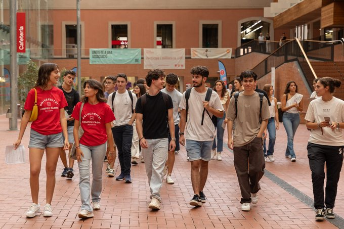 UPFBarcelona's tweet photo. Vols estudiar a la #UPFBarcelona?

Vine a les Jornades de Portes Obertes dels graus 2024  

🗓️ febrer, març i abril
 📍  Als tres campus: Ciutadella, Poblenou i Mar
Informació i inscripcions👉 https://t.co/Q5pK1CNiKs 

#JoTrioUPF https://t.co/klen6zSQHZ