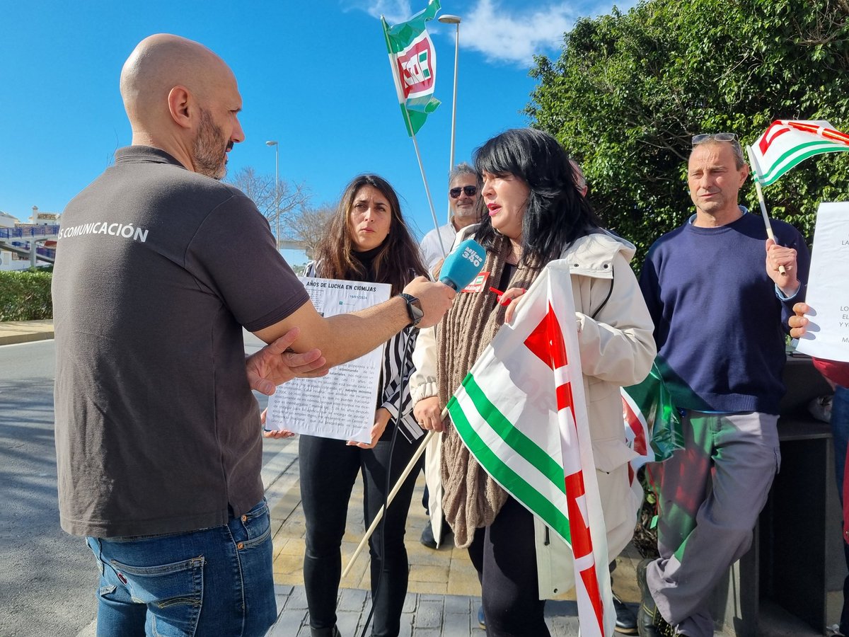 fscCCOOma's tweet photo. Continuamos en la concentración de Cio Mijas.

@AndaluciaJunta  @ccoomalaga  @Comunica_FSCA https://t.co/57QCYfI6Sh