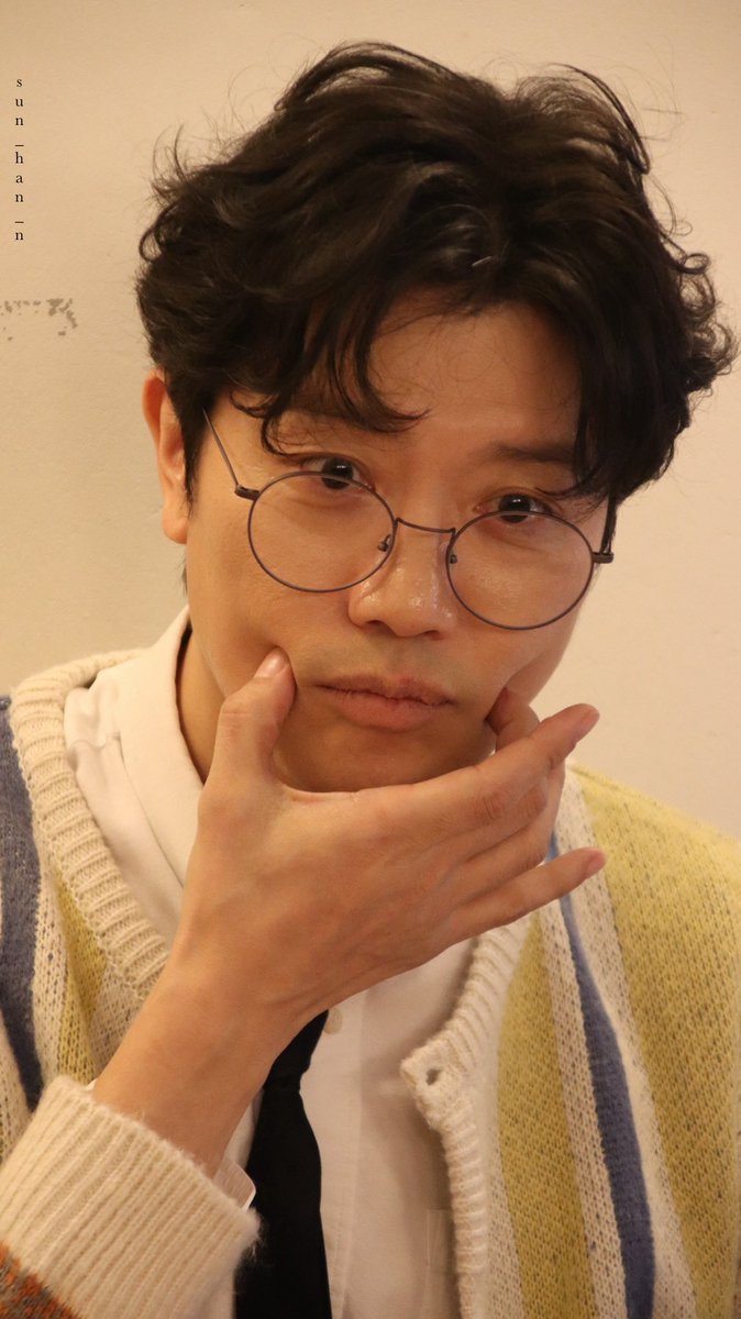 sun_han_n's tweet photo. 이게 55살의 애교다 https://t.co/L9RbPZM9pR
