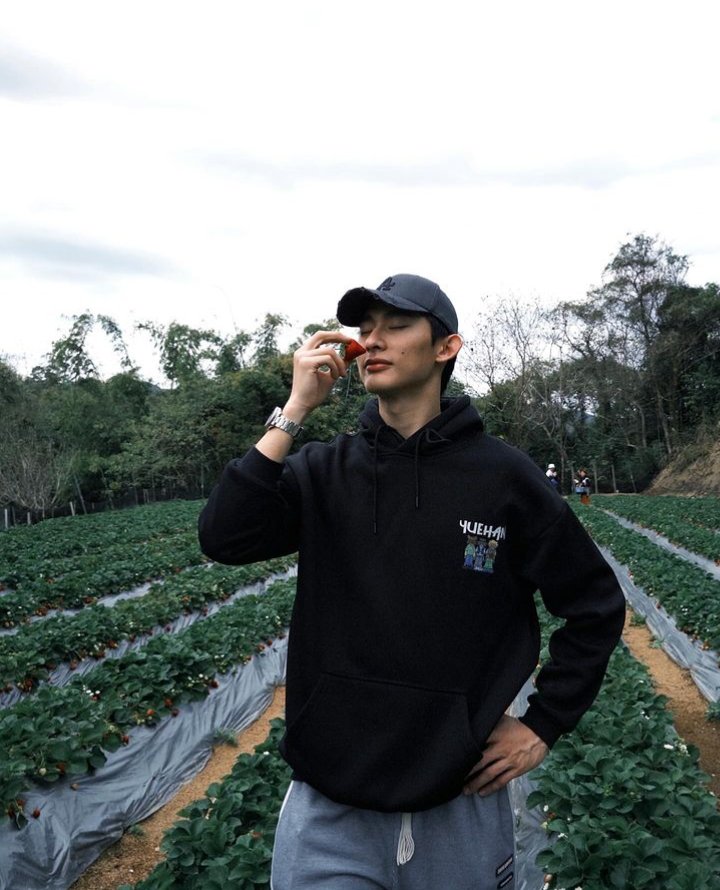 Ranna_3104's tweet photo. Strawberry guy~🍓😚

#林毓桐 #徐愷 #白范cp
#TaroLin #Kaihsu #TaroKai
Cre pic IG.taro_yu_tung https://t.co/nT1eXtahmx
