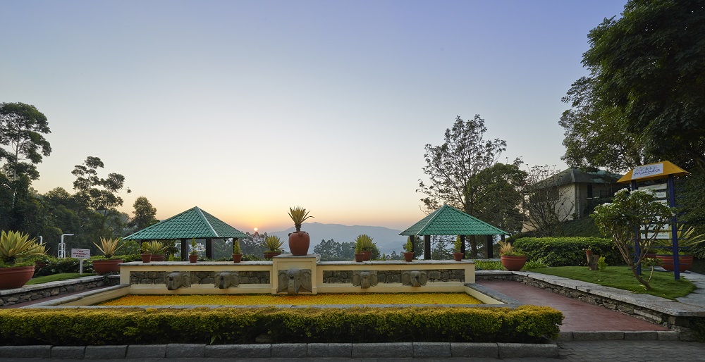 CMWeatherWatch's tweet image. 📚🌲 Relax with a good book at 30°C in the tranquil settings of Club Mahindra Mount Serene Munnar. Quiet moments: bit.ly/410oHjQ #ReadingInNature #ClubMahindra @ClubMahindra