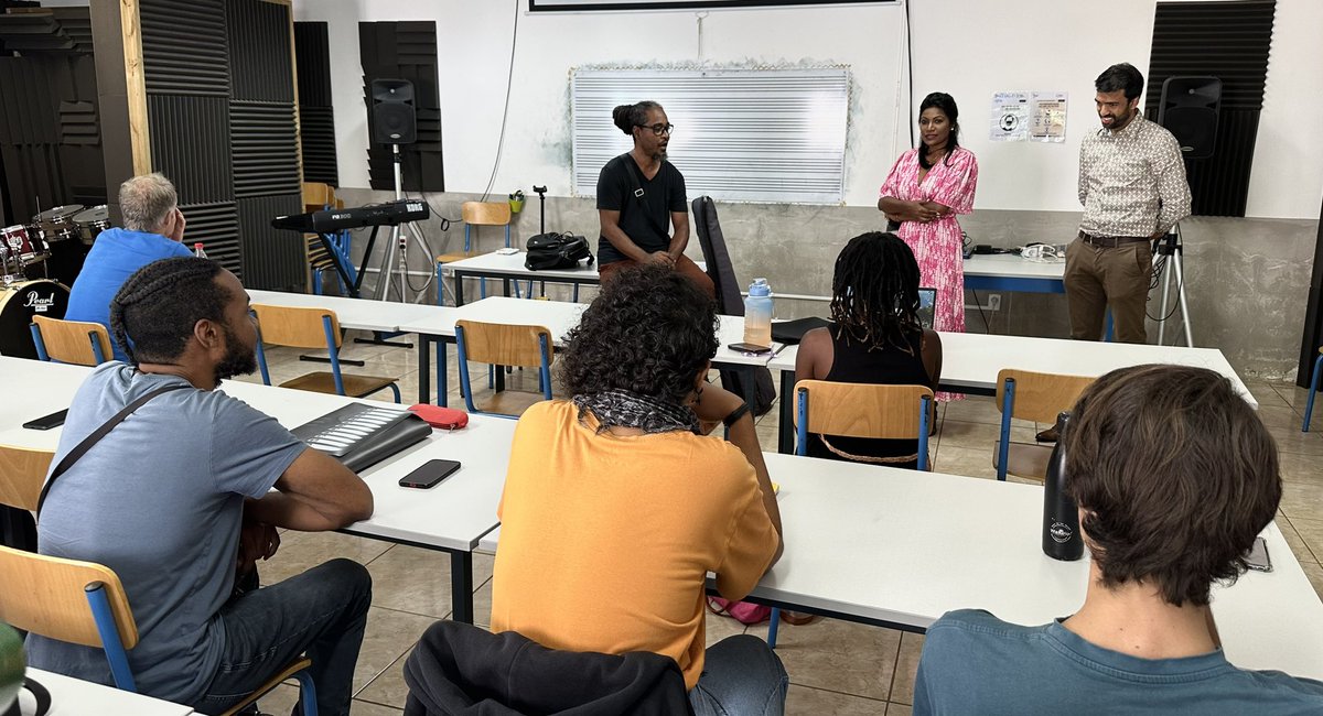 EMAreunion's tweet photo. Ce matin, nous avons eu le plaisir et l’honneur de recevoir Mme Karine Nabénésa et M. Salim OMARJEE. 
Merci à @Region_Reunion pour son financement, soutien et accompagnement sur notre dispositif de formation professionnelle certifiante AMMA [974] ! https://t.co/rOYTsYaEk2