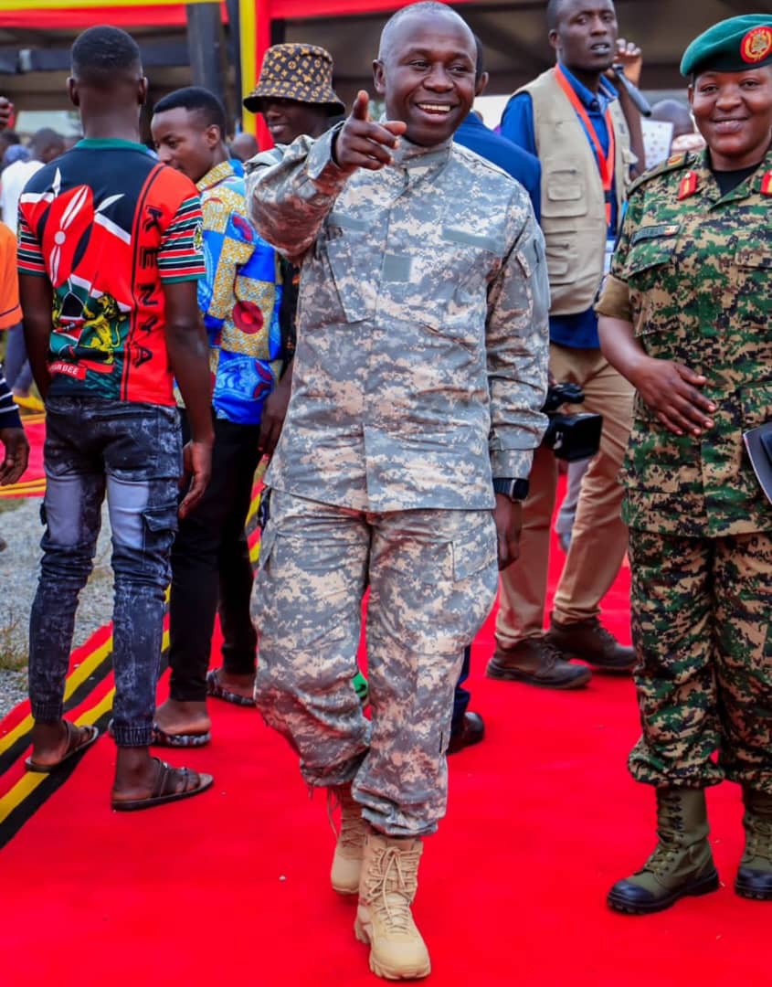 HEBobiwine's tweet image. I think we can all agree that it is not for violating the law that hundreds of  NUP/ PeoplePower supporters have suffered abduction, arrest, torture, prosecution and even death for putting on the #PeoplePower red berets. They endure that persecution simply because they oppose…