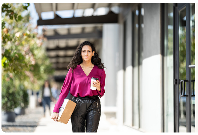 🛍️🔄 Ne každý nákup se dokonale hodí! Vrácení s UPS je stejně snadné! Zde je váš bezproblémový průvodce vrácením zboží:
📍Vše o vrácení: spr.ly/6016VB7Ty
 🌐📦 #UPSAccessPoint #EasyPeasyReturns #logistics