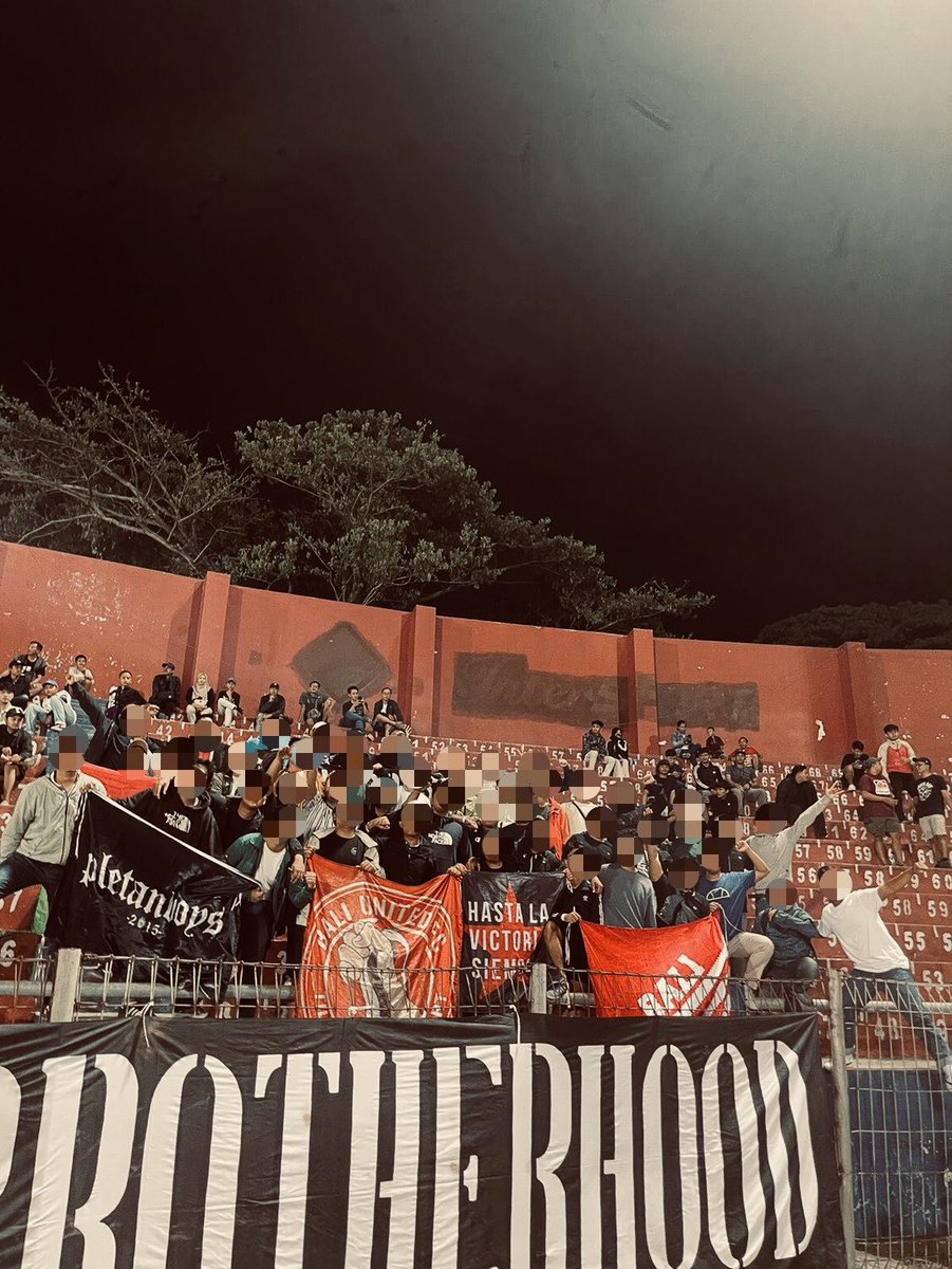 bcaxbufc's tweet image. BACK TO TERRACE
F*CK OFF WE’RE FROM BALI!