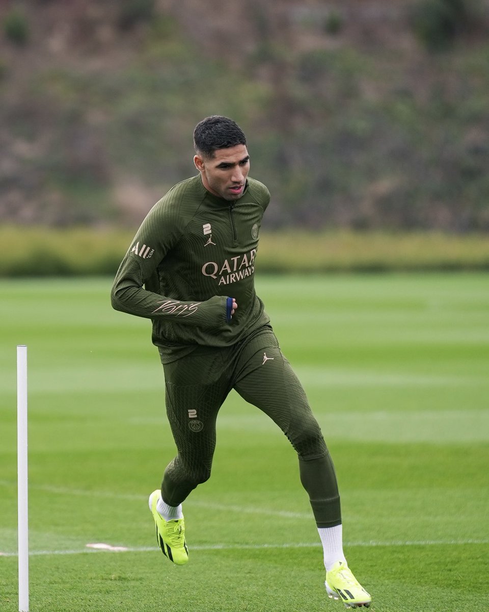 PSG_inside's tweet photo. Le retour d’@AchrafHakimi au Campus PSG ❤️💙 https://t.co/SO97NnGI7s