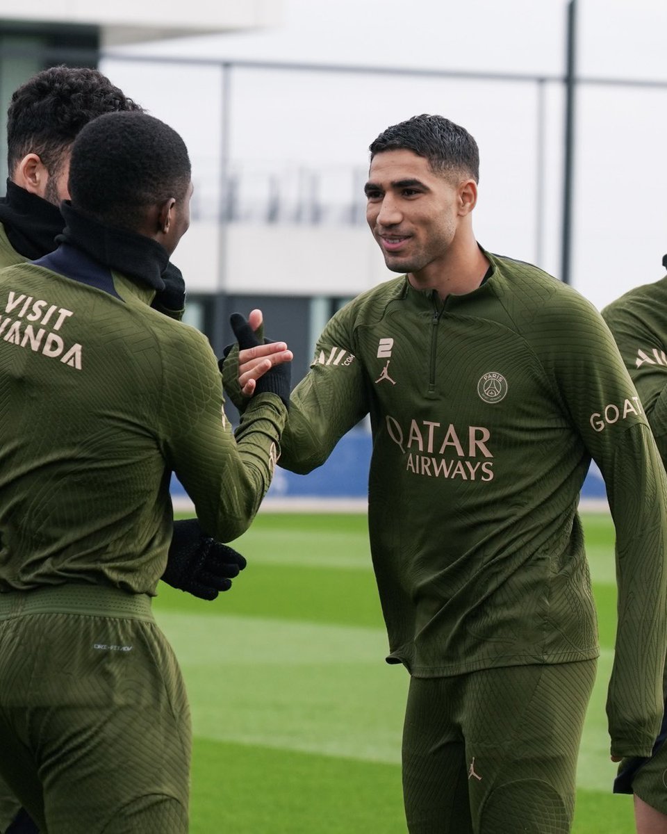 PSG_inside's tweet photo. Le retour d’@AchrafHakimi au Campus PSG ❤️💙 https://t.co/SO97NnGI7s