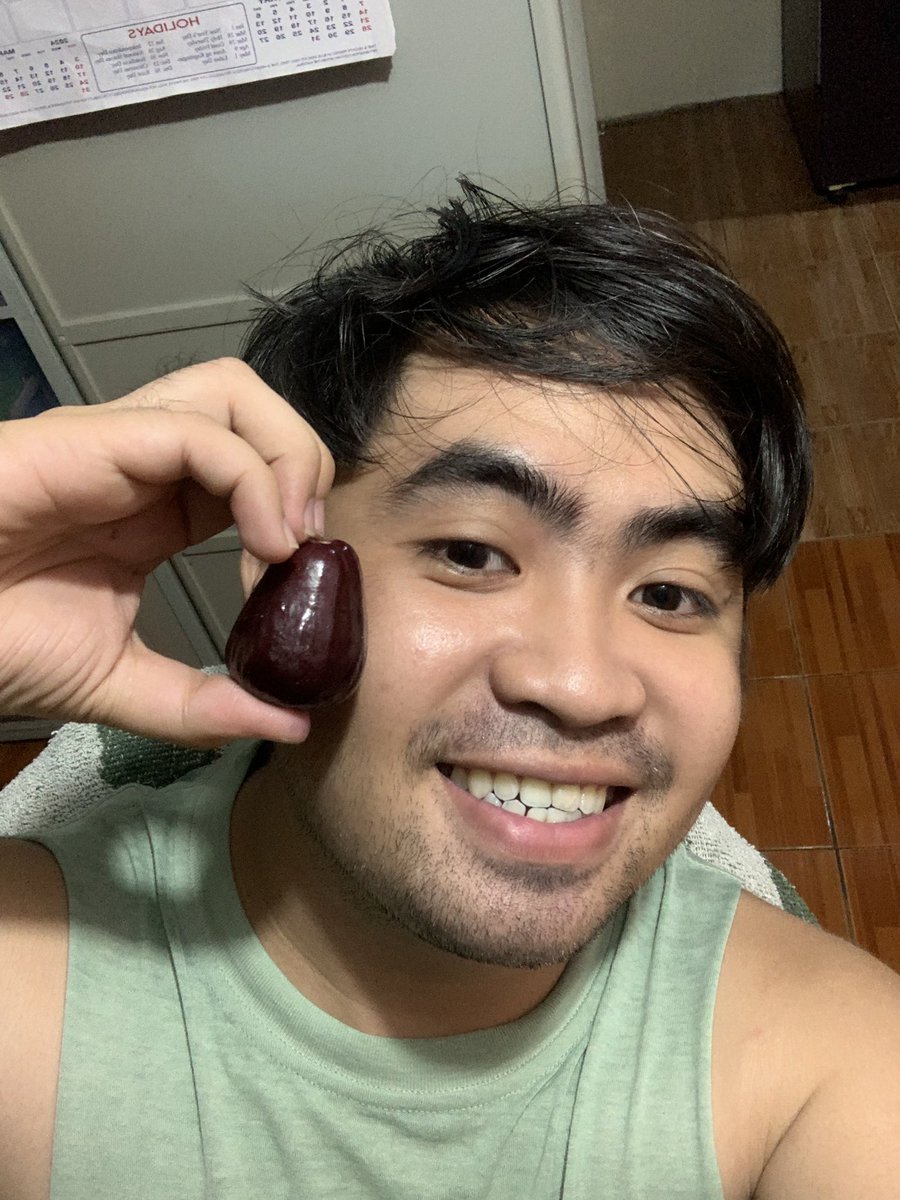 sedated_pete's tweet photo. Have you eaten this fruit? Ako na lang kan a, please ๐คฃ
#roseapple #ilonggo https://t.co/K07Hg5l3Kk