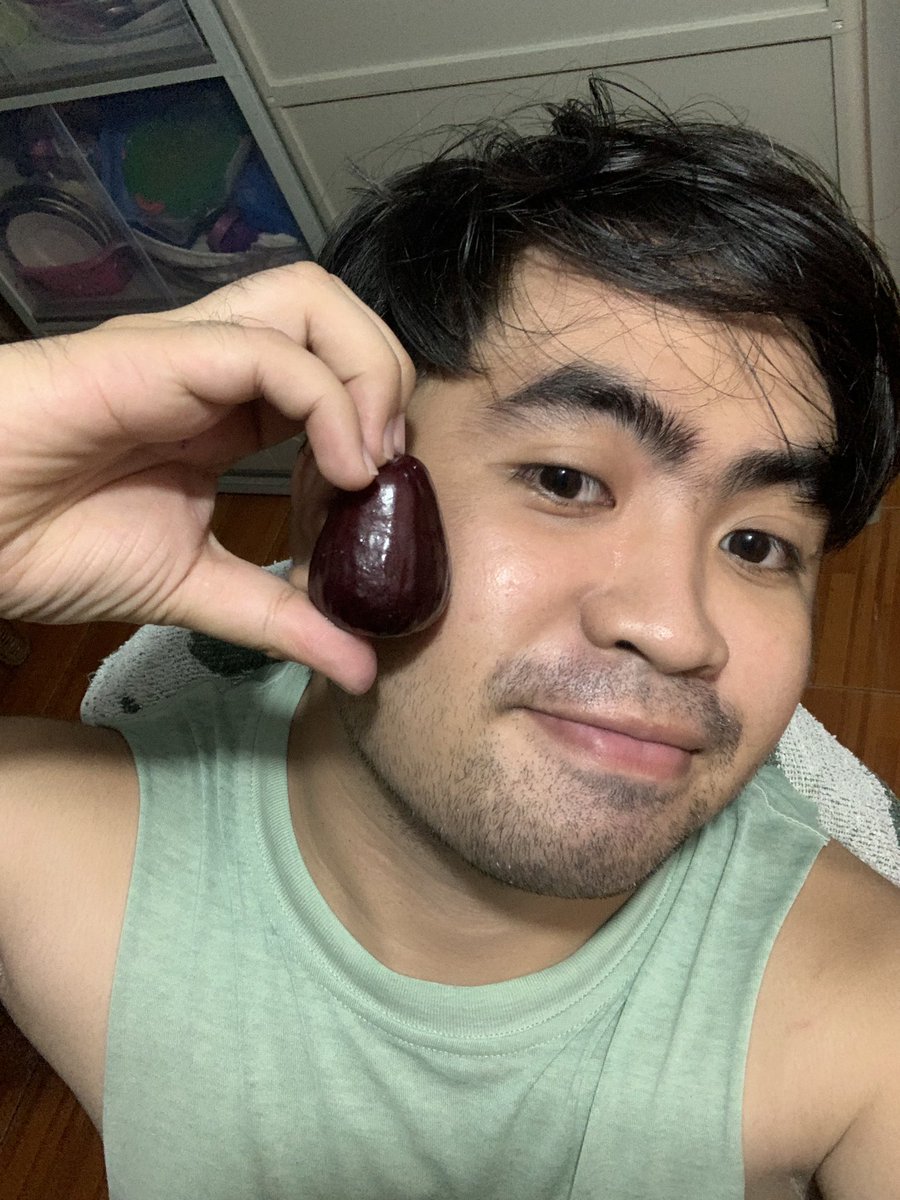 sedated_pete's tweet photo. Have you eaten this fruit? Ako na lang kan a, please ๐คฃ
#roseapple #ilonggo https://t.co/K07Hg5l3Kk
