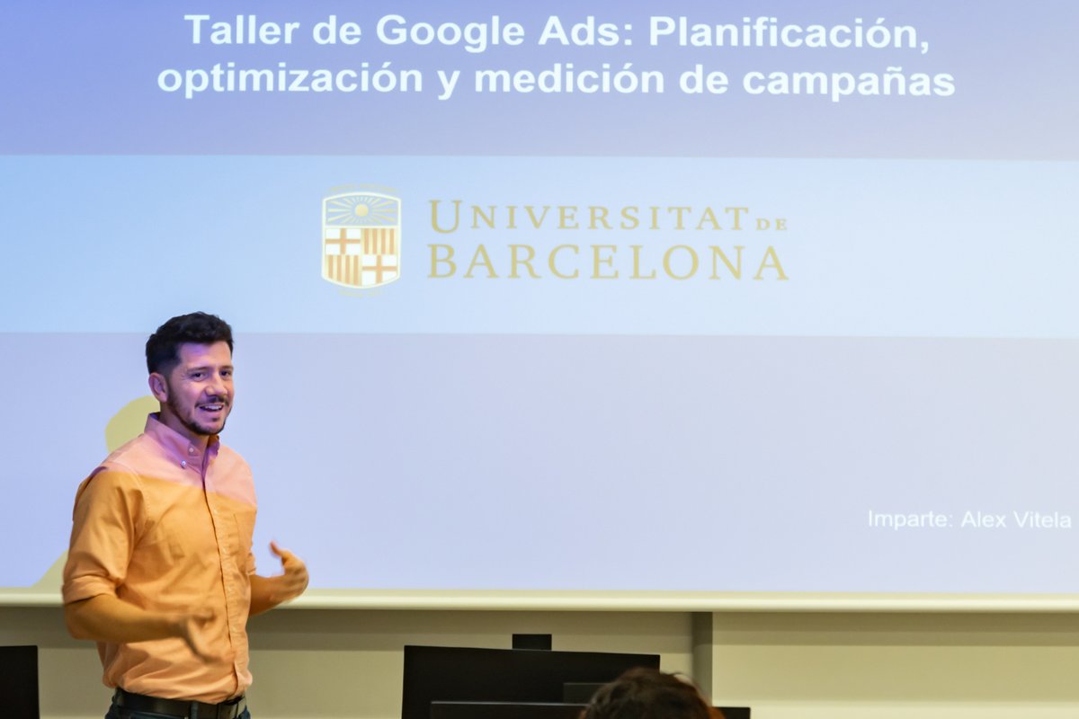Hace unos días tuvimos la oportunidad de aprender de uno de los mayores especialistas en estrategia digital: Álex Vitela (<a href="/alex_vitelac/">Alex V</a>), experto en Google Ads y antiguo alumno del máster. En su taller, Álex nos enseñó a planificar, optimizar y medir campañas de Google Ads.