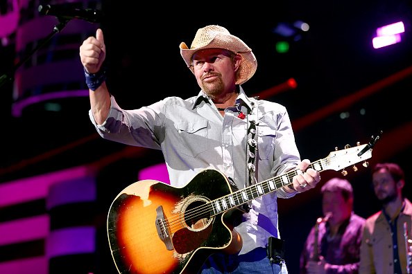 TheBarbwire281's tweet photo. RIP to country icon #TobeKeith https://t.co/JiFX28pUYQ
