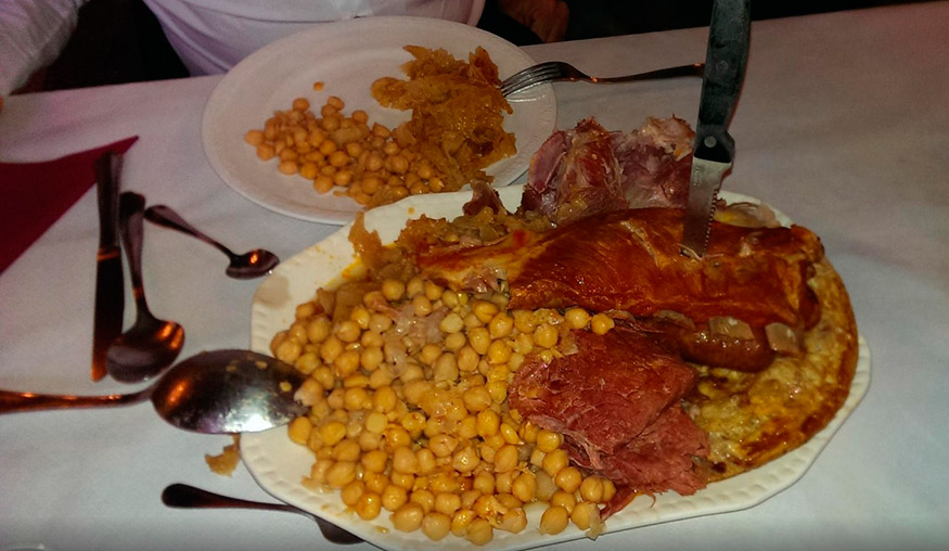 cazurreo's tweet photo. Ni @wetaca ni @knoweats, en esta ciudad se come verdadera comida de calidad y bien nutritiva.
🟢Producto 100% leonés🟢
#leonesp #cazurreo #wetaca #knoweats #xokas #efren https://t.co/0mz4eqBCrC