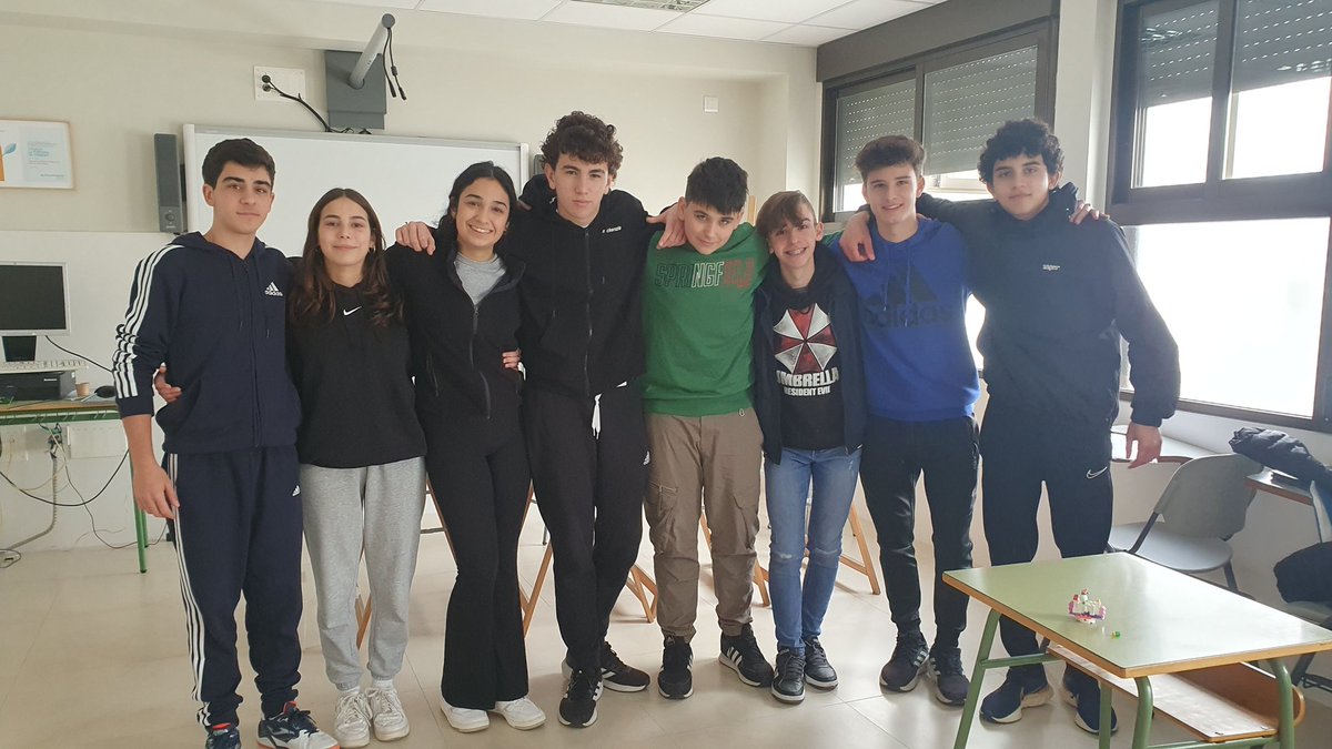Al fin tenemos a todo el equipo!! Primeros ensayos de todos juntos.
Estamos en cuenta atrás,
<a href="/FLL_Spain/">FIRST LEGO League SPAIN</a> @FLLAlicante #morethanrobots #soydelapurisimatorrent