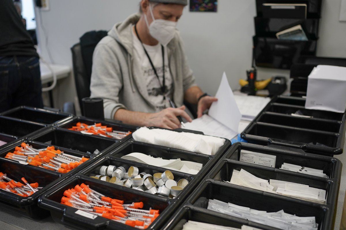 RI approved the first state-regulated overdose prevention center in the US, which will open this year, in, what Professor Brandon Marshall says will be, "a historic moment for public health in the United States." <a href="/pph_collective/">People, Place & Health Collective (PPHC)</a> <a href="/Brown_Epi/">Brown Epidemiology</a> <a href="/WeberRenew/">Project Weber/RENEW</a> thepublicsradio.org/article/provid…