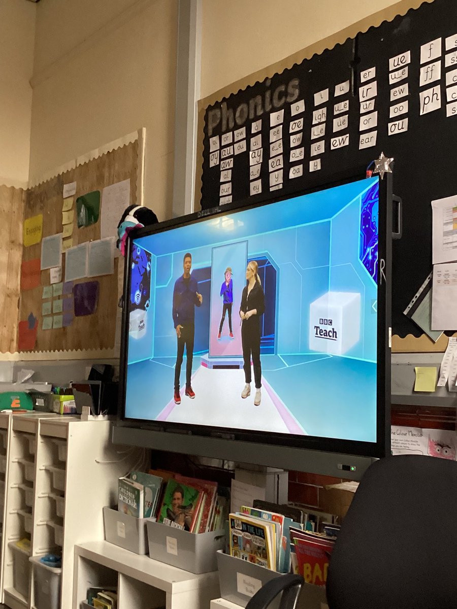 Year2Markeaton's tweet image. 🧠 Year 2 have just started watching the BBC’s  Safer Internet Day LIVE lesson. Ask us about it at home. #MPSEsafety #MPSComputing #MPSPSHE #BBClivelessons