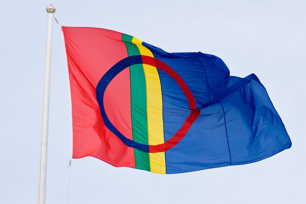 Lihkku Sámi álbmotbeaivvi! Hadde samene benyttet ILO169 kunne de vært frie fra kommunistsystemet som forsøkes innføres nå, i stedet valgte samiske politikere å inngå avtaler med Norge for egen vinning, ikke sin egen kultur.