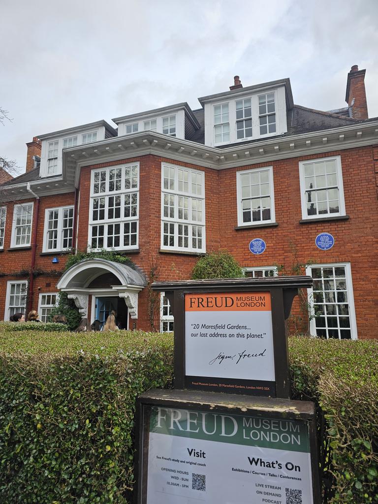 College trip to London. First stop Freud museum @CAVC