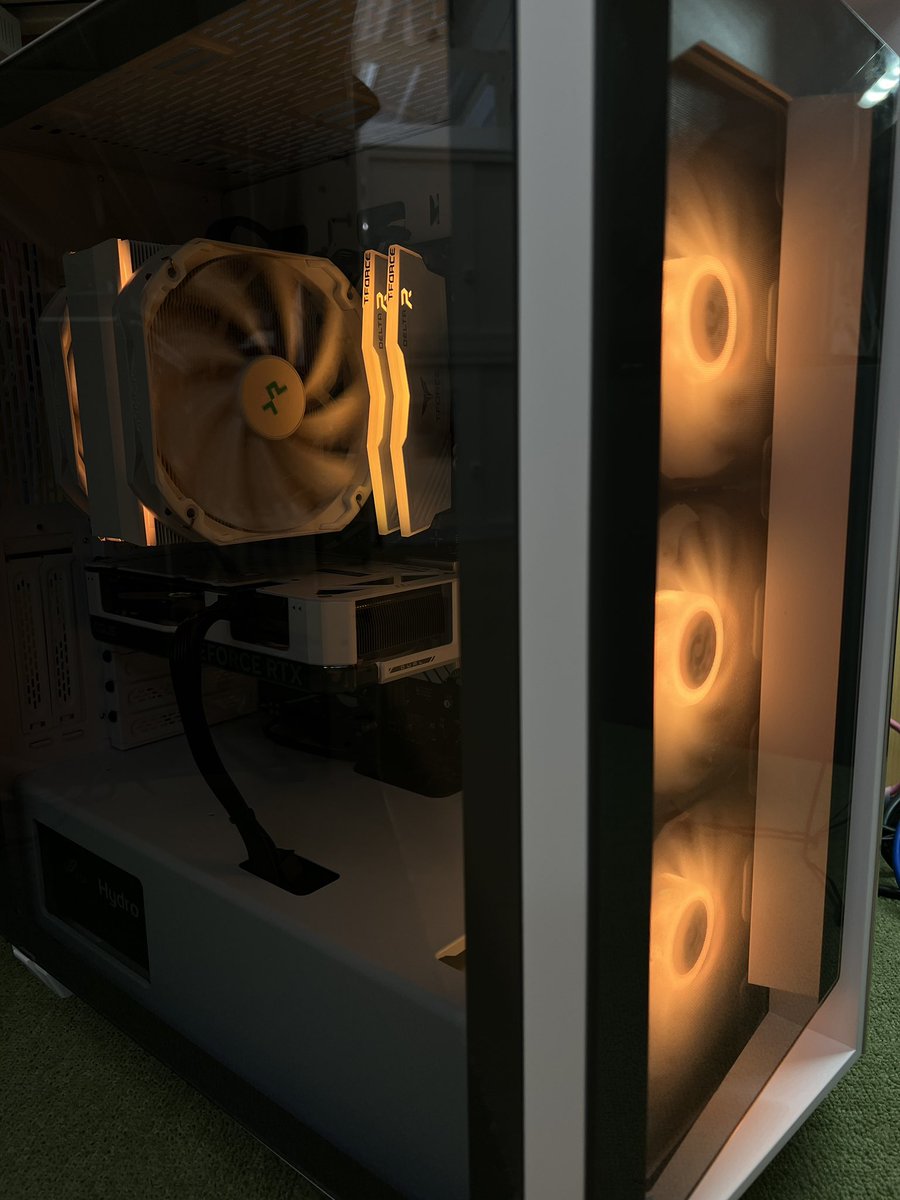 ap_owariasahi's tweet photo. #自作PC
最近のお気に入りはオレンジカラーです!
黒ベースにオレンジライトはめっちゃ映えますよ!
白ベースだと紫もカッコいいですねー。
あなたの好みは何色ですか?
#argb
#xpg
#asus
#aurasync
#teamgroup
#deepcool
#アプライド尾張旭店 https://t.co/833xlSEyOD