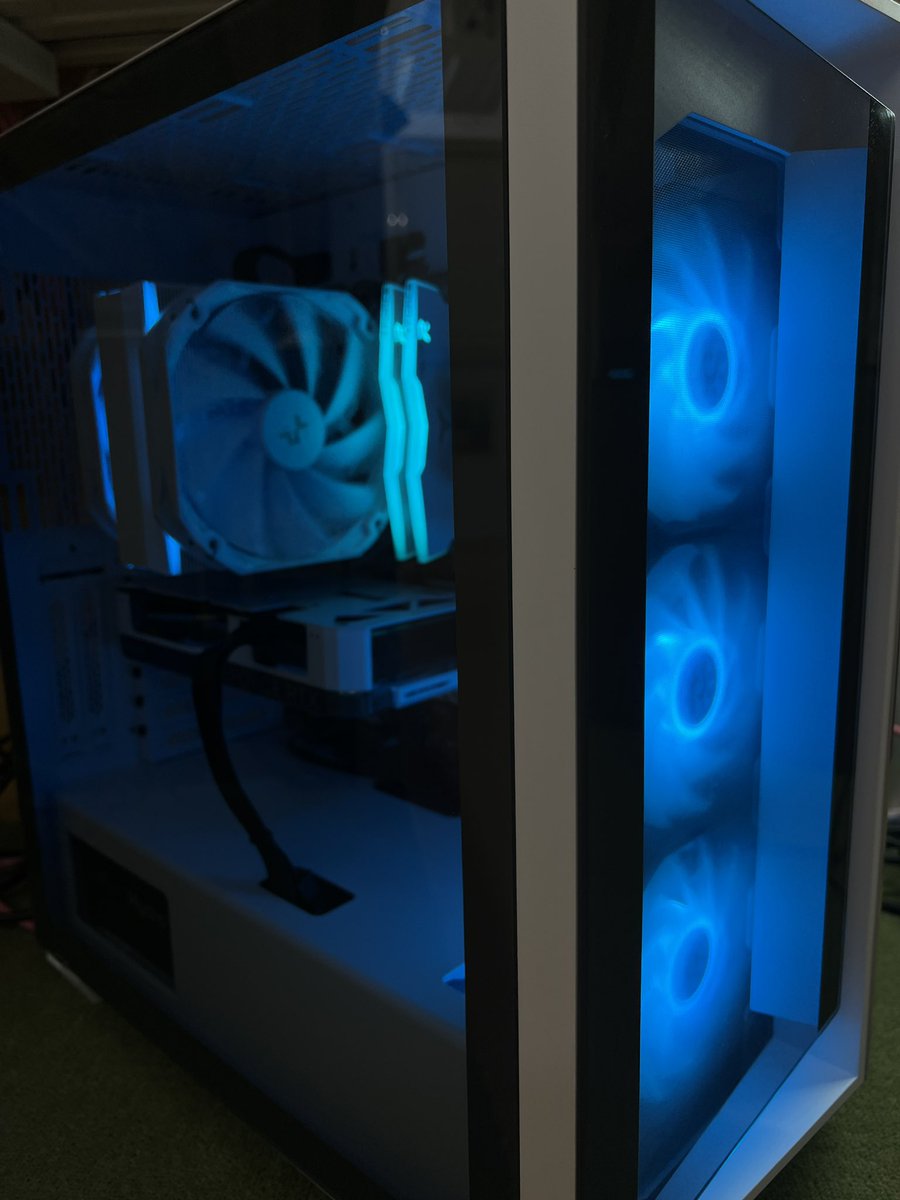 ap_owariasahi's tweet photo. #自作PC
最近のお気に入りはオレンジカラーです!
黒ベースにオレンジライトはめっちゃ映えますよ!
白ベースだと紫もカッコいいですねー。
あなたの好みは何色ですか?
#argb
#xpg
#asus
#aurasync
#teamgroup
#deepcool
#アプライド尾張旭店 https://t.co/833xlSEyOD