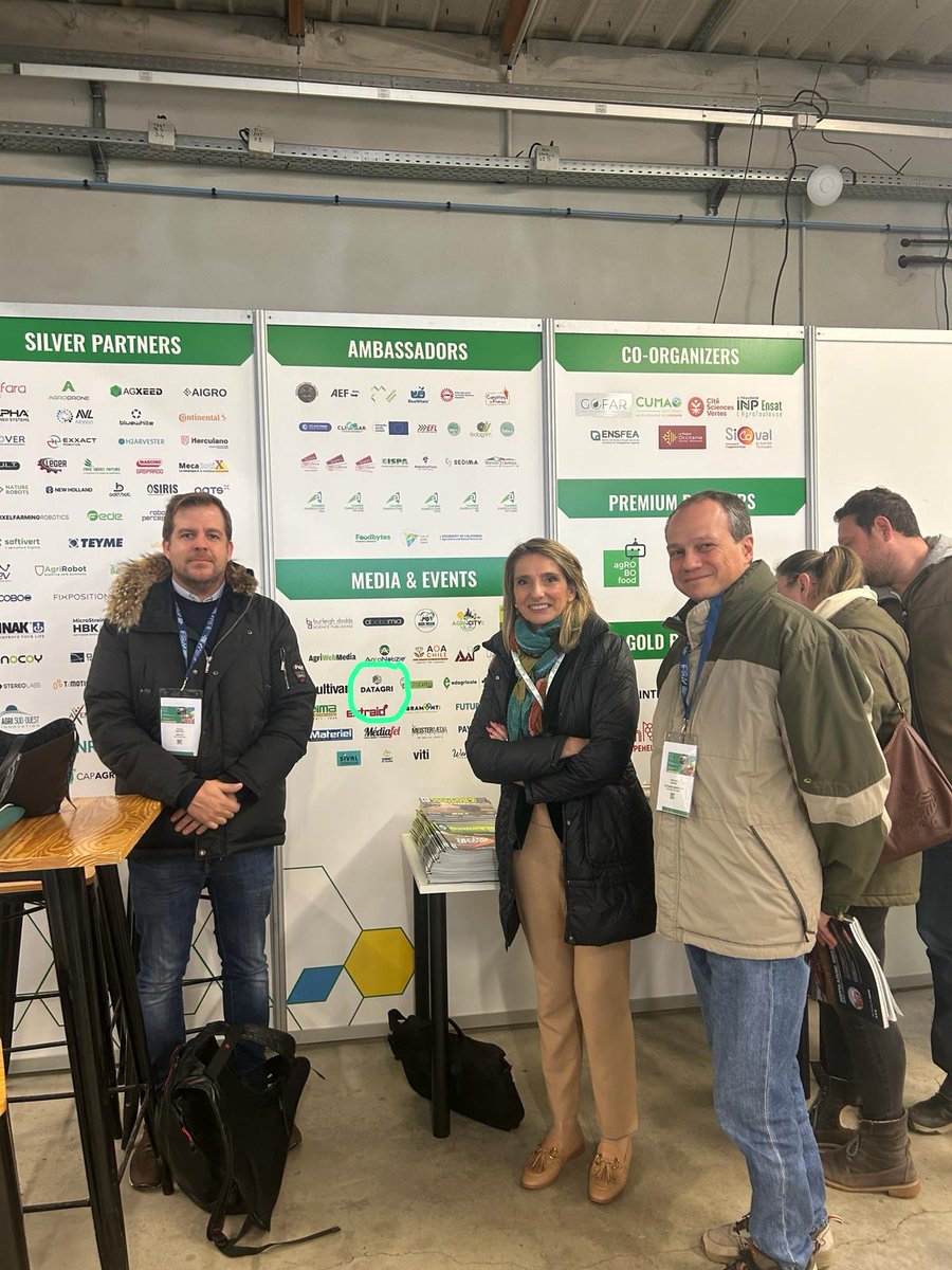 expertoAP_upm's tweet photo. La feria más importante sobre #robótica para la #agricultura , https://t.co/07W54MWEKs abre hoy sus puertas #WFIRA24  La automatización y los robots son comerciales Gracias a la Asociación Foro Datagri un delegación española está presente de @HispatecAGRO @ETSIAMCordoba @etsiaab https://t.co/HJo2W0vkFo