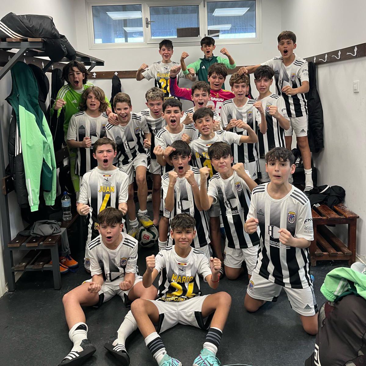 CDBadajoz's tweet photo. 👏 Aunque no caben todas vuestras fotos en un solo post, lo que sentimos por todos y cada uno de nuestros equipos de @CDBLaAcademia es orgullo y más orgullo por su trabajo y constancia.

¡Vamos a por una semana más! 💪👊 https://t.co/h3V2MHzSIm
